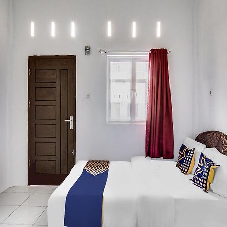 Spot On 91858 Raja Homestay Syariah Pekanbaru Extérieur photo