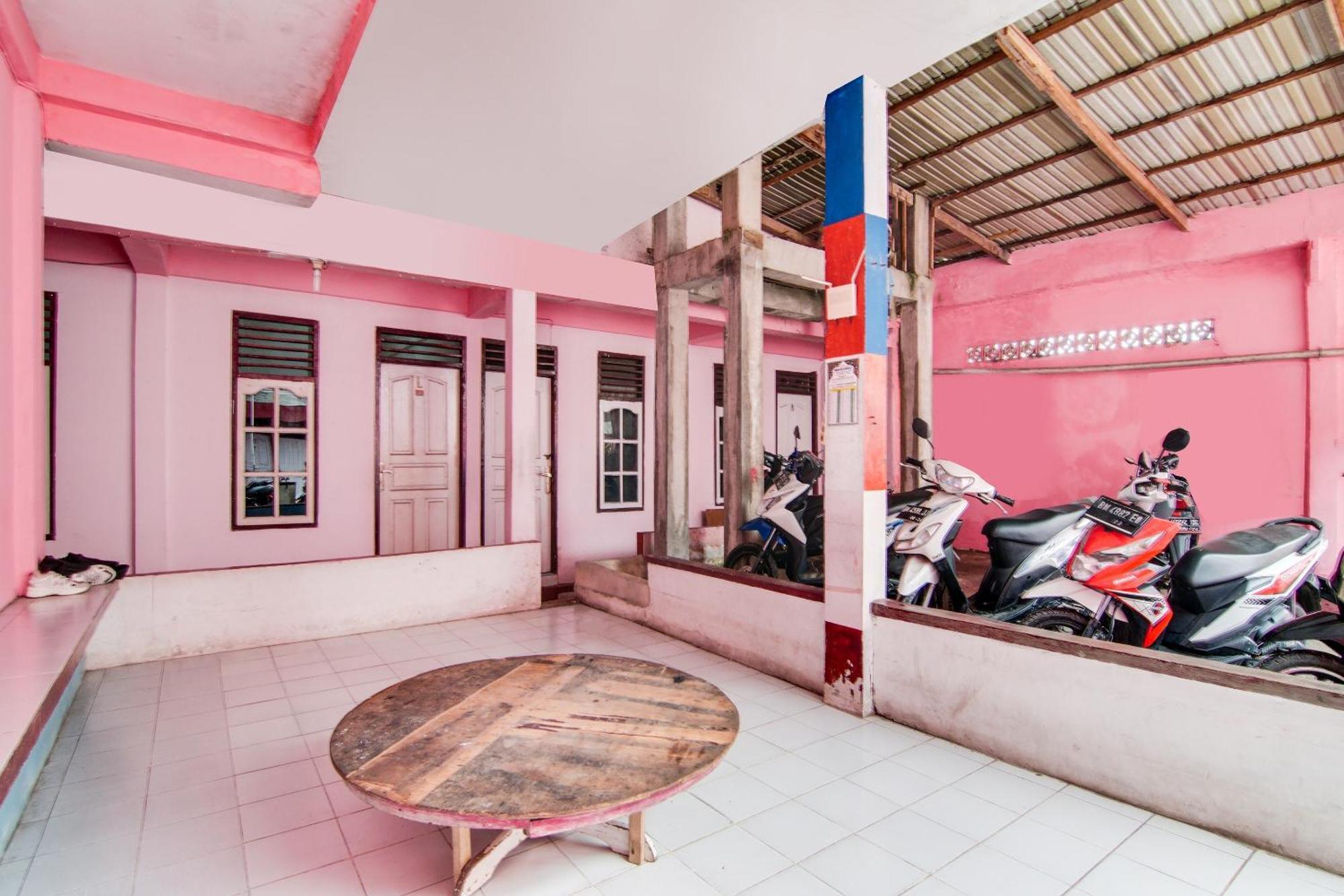 Spot On 91858 Raja Homestay Syariah Pekanbaru Extérieur photo
